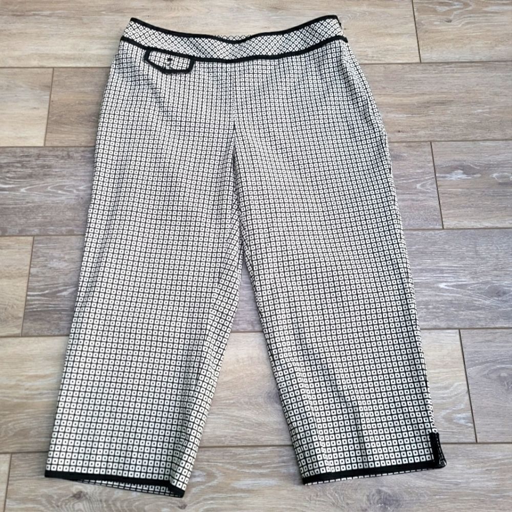 Tabots Petites Capris, Stretch, Black & White squares with dots